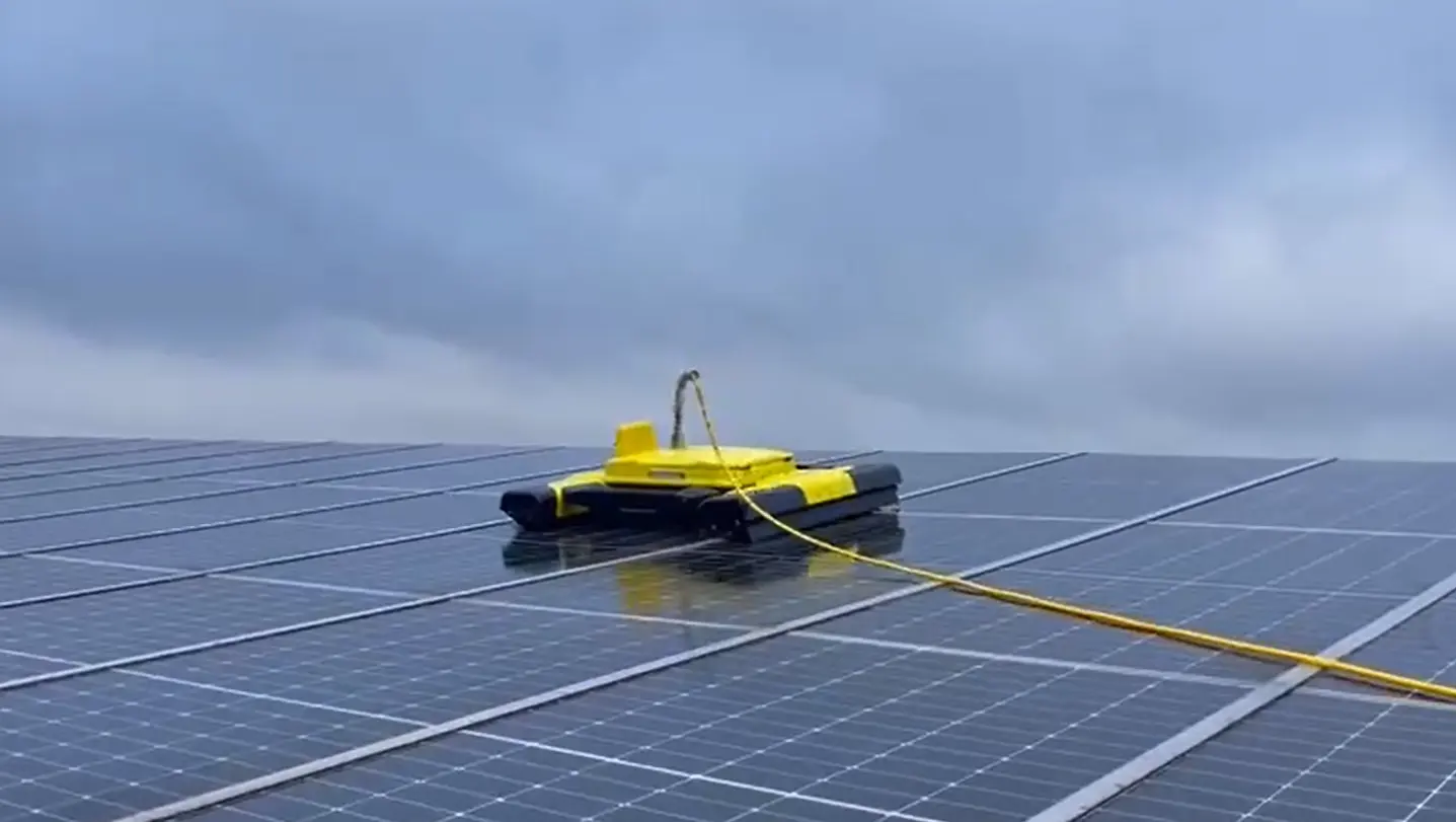 Wasrobot zonnepanelen Solarwash