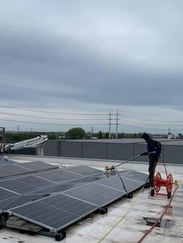 Afbeelding project 65.000 zonnepanelen reinigen bij Groendus 4