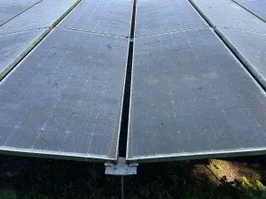 Afbeelding PEG-zonnepanelen laag bij de grond