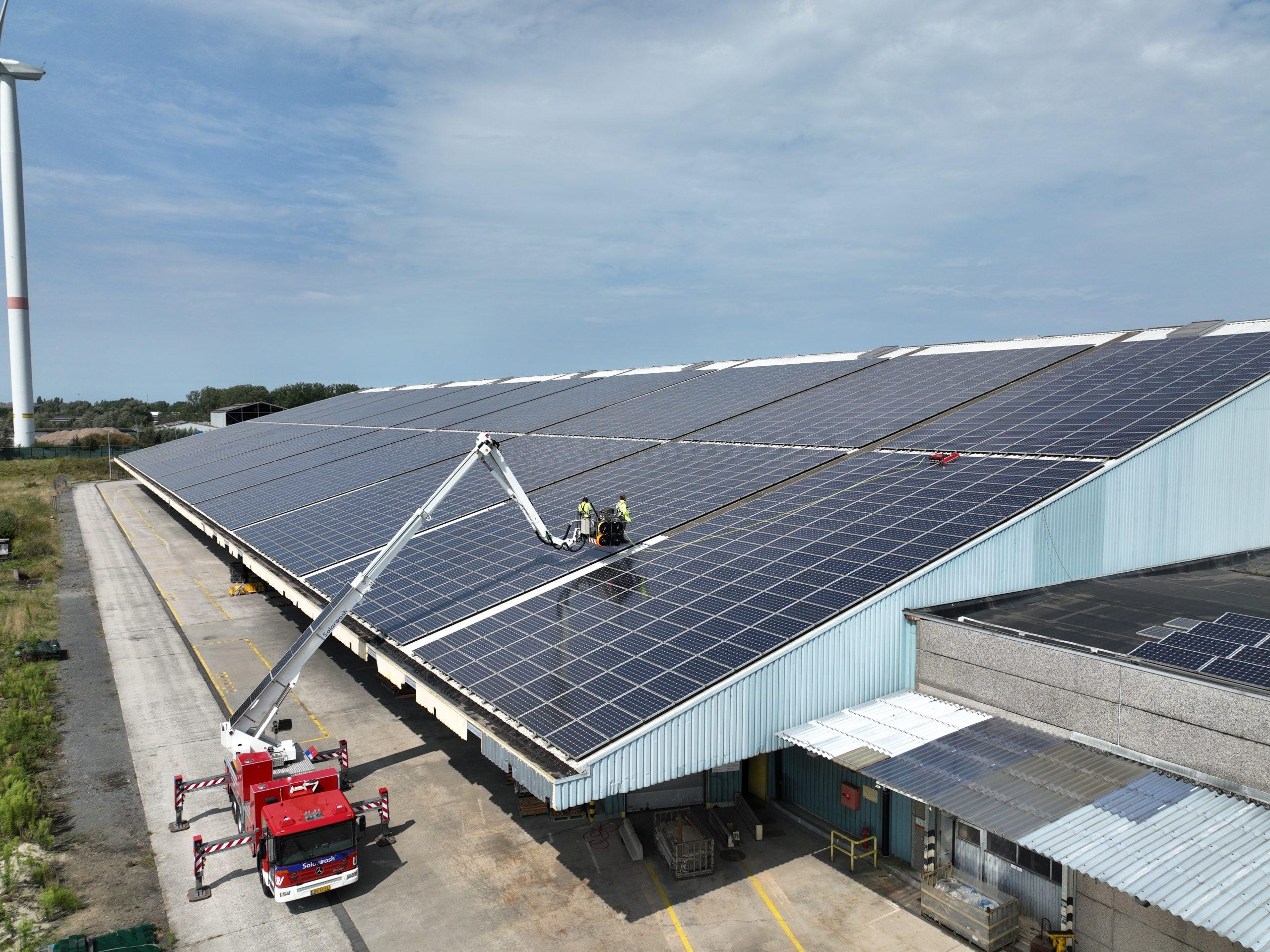 Afbeelding zonnepanelen reinigen prijs SolarWash